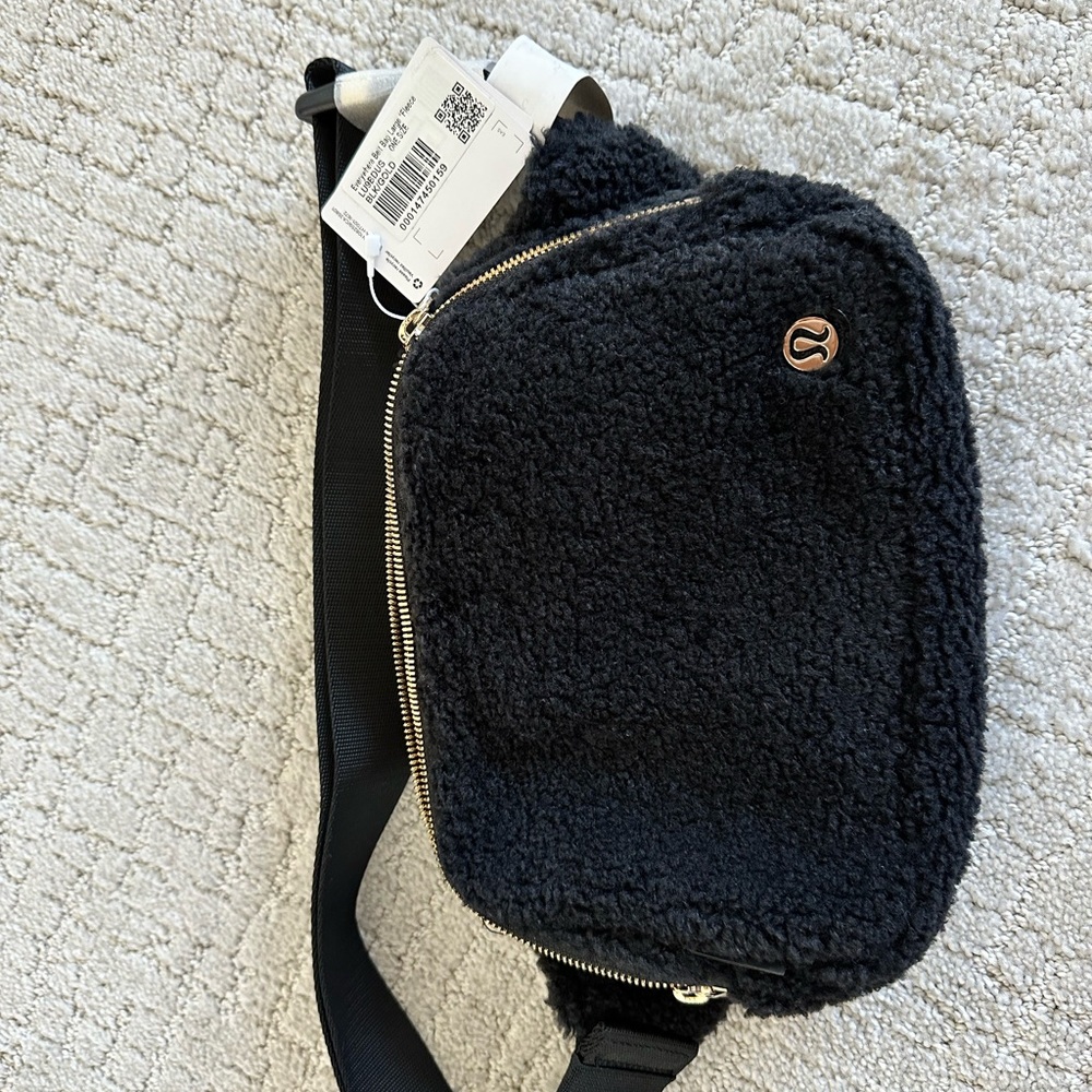Lululemon belt bag fleece large